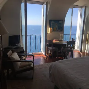 Dans Village Médiéval Piétonnier, Exécutive Vue Exceptionnelle Roccabruna